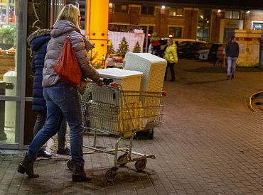 «Меня чуть воровкой не сделали»: покупатели жалуются на продавцов и охранников