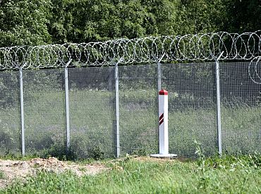 Латвия продлила режим усиленного контроля на границе с Белоруссией