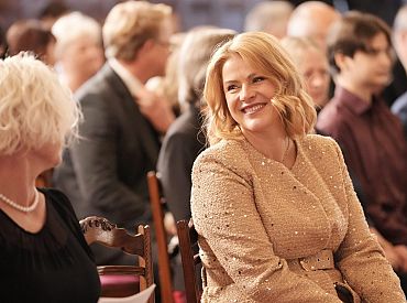 Питайтесь воздухом и патриотизмом: правящие не хотят урезать себе зарплаты, лучше сэкономят на малоимущих