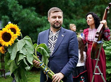 Rīgā simtiem cilvēku devās Ukrainas atbalsta gājienā