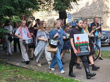 Под грохот кастрюль и бой посуды: противостояние Палестины и Израиля выплеснулось на улицы Риги (ВИДЕО)