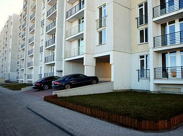 Женщина выбросилась из окна. Матери придется организовывать похороны вместо юбилея