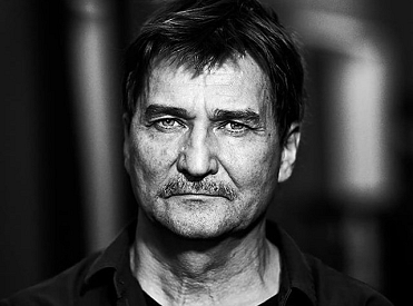 Погиб знаменитый российский режиссер Юрий Бутусов, живший в Риге