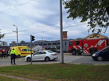 В Риге машина «скорой» столкнулась с легковушкой: есть пострадавшие