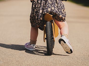 В Курземе родителям шестерых детей запретили приближаться к своим детям. Почему?