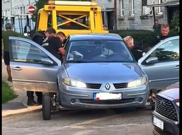 «Я не отдам свою машину!» «Коллекционер» драндулетов устроил драму в Болдерае