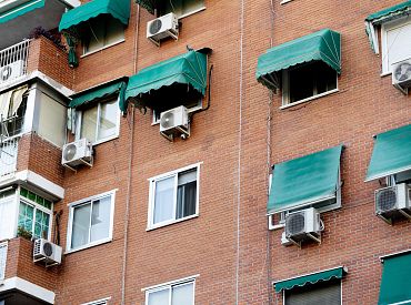 «Доколе люди будут гибнуть от жары!?» В Европе разгораются страсти по кондиционерам