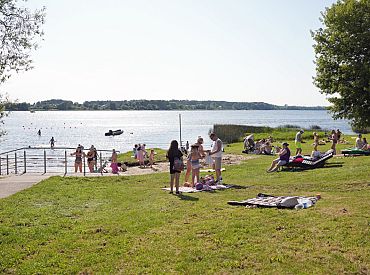 На рижских пляжах все еще можно купаться. Где самая теплая вода?