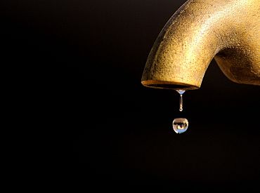 Жителей Стокгольма призвали прекратить полив и пользоваться душем вместо ванной — в Швеции проблемы с водой