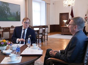 Поезжайте в регионы: Ринкевич и Казакс о помощи с ипотекой семьям в детьми