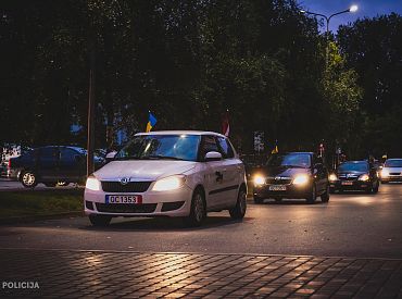 Демонстрируем солидарность: Госполиция передала в Украину технику, машины и катер