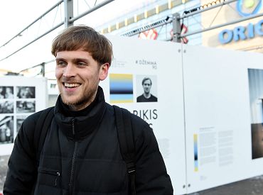 Maskavā bez saskaņošanas izstādīti mākslinieka Ģelža mākslas darbi