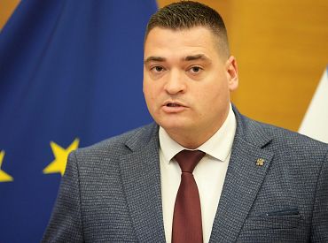 Параллели четко видны: Ратниекс похвастался новой маечкой как у Зеленского