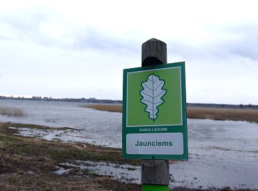 Jaunciema dabas liegumā veikta zālāju atjaunošana 26 hektāru platībā