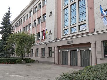 Некому учить: из 13-ой школы к приходу Буровой уволилось 20 человек