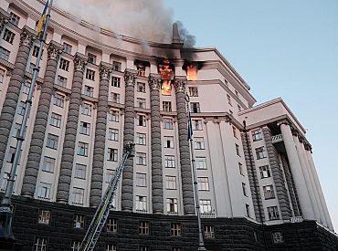 Впервые с начала войны повреждено здание Кабмина Украины