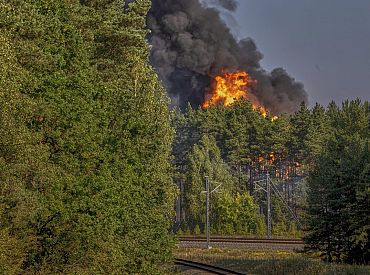 В Вильнюсе продолжают гореть цистерны с газом: за ночь локализовать пожар не удалось