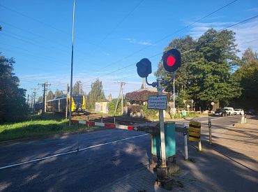 Pēc traģiskā negadījuma uz dzelzceļa Imantā Rīgas dome varētu rosināt izmaiņas pārbrauktuves barjeras darbā