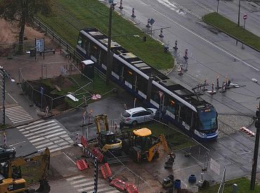 «Вмазал в бок трамваю!» Движение в Иманте было полностью парализовано (ВИДЕО)