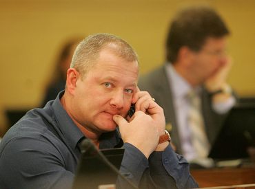 Экс-депутат Игорь Кузьмук приговорён к двум годам и арестован в зале суда