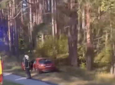 На проблемном автомобиле без прав  — 86-ти летний водитель устроил аварию в Юрмале