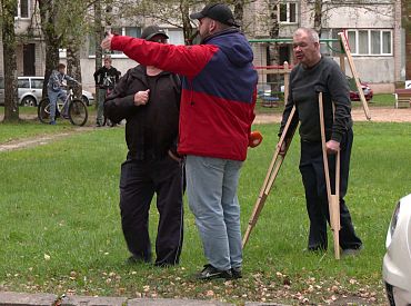 Инвалиду запретили парковаться рядом с домом: страсти по «земле» в Лиелварде