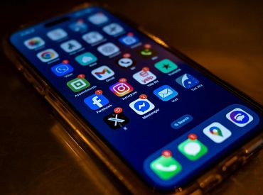 Плати или проваливай: мобильный оператор навязал услугу, от которой нельзя отказаться