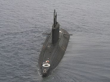 Российская субмарина всплыла у берегов Франции: сообщают об аварии на борту