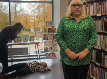 От падающего отойди? Соцсети взорвало видео Резекненской библиотеки (ВИДЕО)