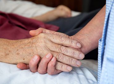 Тысячи евро на мёртвых: Национальная служба здравоохранения разоблачила хосписный обман