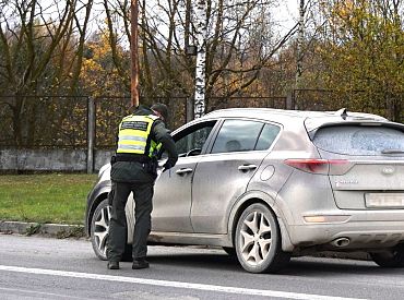 В Литве задержали двух юных эстонок: везли нелегалов из Латвии, — одного в багажнике
