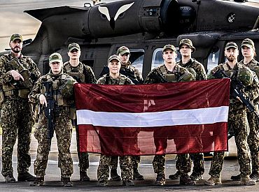 Отсидеть и пойти в латвийскую армию. А что, так можно?