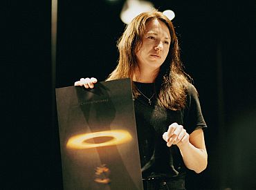 Премьера в Аркаде Театра Чехова: «Созвездия» в постановке Дж. Дж. Джилинджера