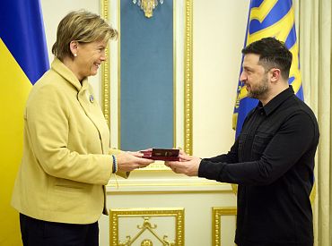 Вот те крест: Зеленский вручил Браже государственную награду Украины
