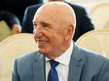 Сейчас-то легко закрыть русские школы, посмотрел бы я на вас в 92-м, когда тут стояла советская армия: Годманис