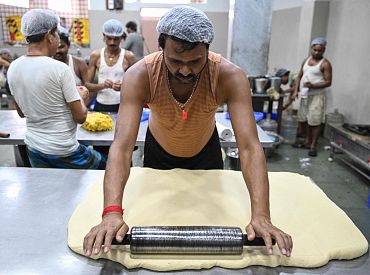 Россия готовится к массовому заводу индусов: работать некому