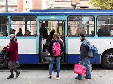 Запах детства: в соцсетях шутят про духи с запахом рижского 15-го троллейбуса