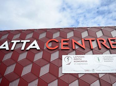 «Нам всем конец…» Соцсети взбудоражил ролик с молящимися мусульманами в Риге (ВИДЕО)