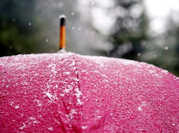Дороги станут скользкими: в ночь на пятницу снова снег