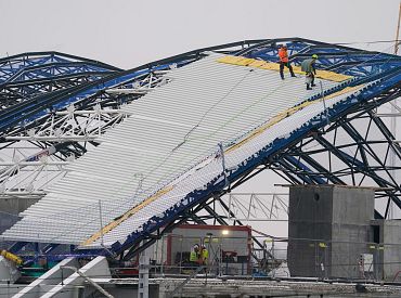 На стройке вокзала Rail Baltica рухнула конструкция: пострадал рабочий