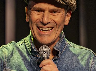 Российские звезды в изгнании запускают развлекательный телеканал для уехавших