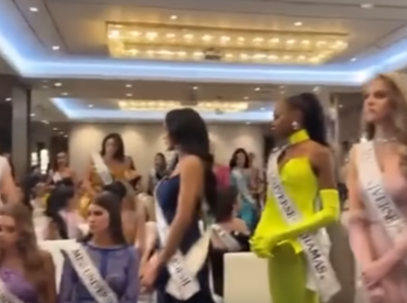 Организатор конкурса красоты нагрубил участнице; чем ответили конкурсантки (ВИДЕО)