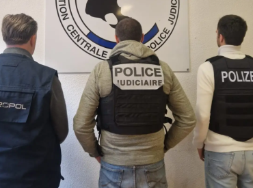 Tiesa atsaka apcietināt par personas nolaupīšanas organizēšanu aizturēto bijušo Francijas Ārzemnieku leģiona karavīru