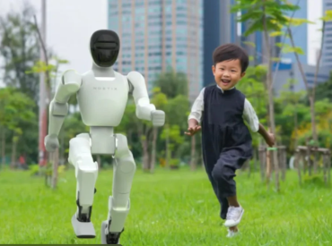 Первый массовый гуманоид, дешевле нового iPhone уже в продаже. Когда ждать в Латвии?