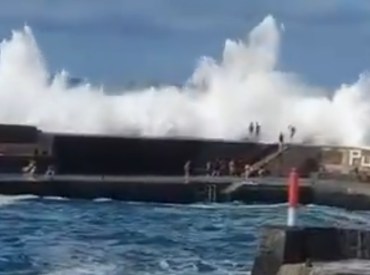 Смертоносные волны Тенерифе унесли жизни трех человек, ещё 15 ранены (ВИДЕО)