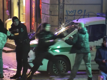 В центре Риги подралась молодёжь: один достал оружие и выстрелил