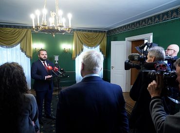 Если «враг за пределами Латвии», то какого чёрта вы творите внутри? От двуличия политиков уже тошнит