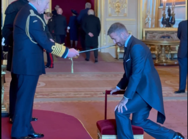 Рыцарь из Ист-Лондона: Дэвид Бекхэм получил титул от короля