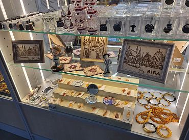 Центральный рынок: от матрешек очищен, а огурцы теперь стоят как свинина? (ФОТО)