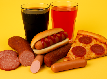 Колбаса против памяти: учёные выяснили, какие продукты “съедают” мозг